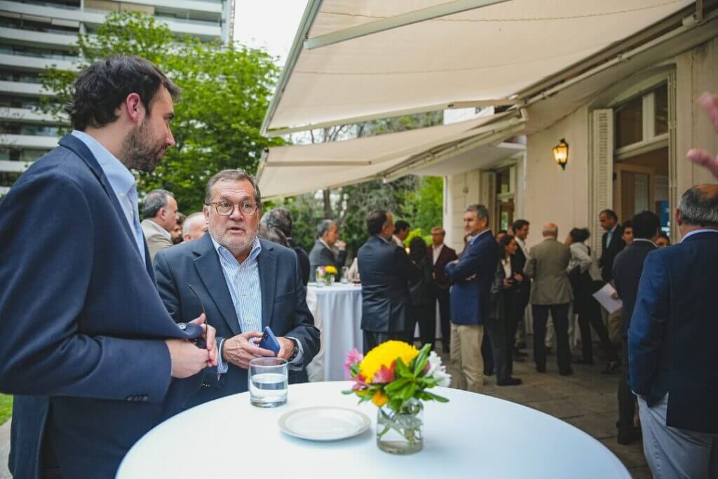 Leaders from Chile’s factoring, finance, and technology sectors gather at the British Embassy in Santiago for Lendscape and Nubatech’s “Factoring in 360°” event, focused on innovation, security, and digital transformation in the factoring industry.